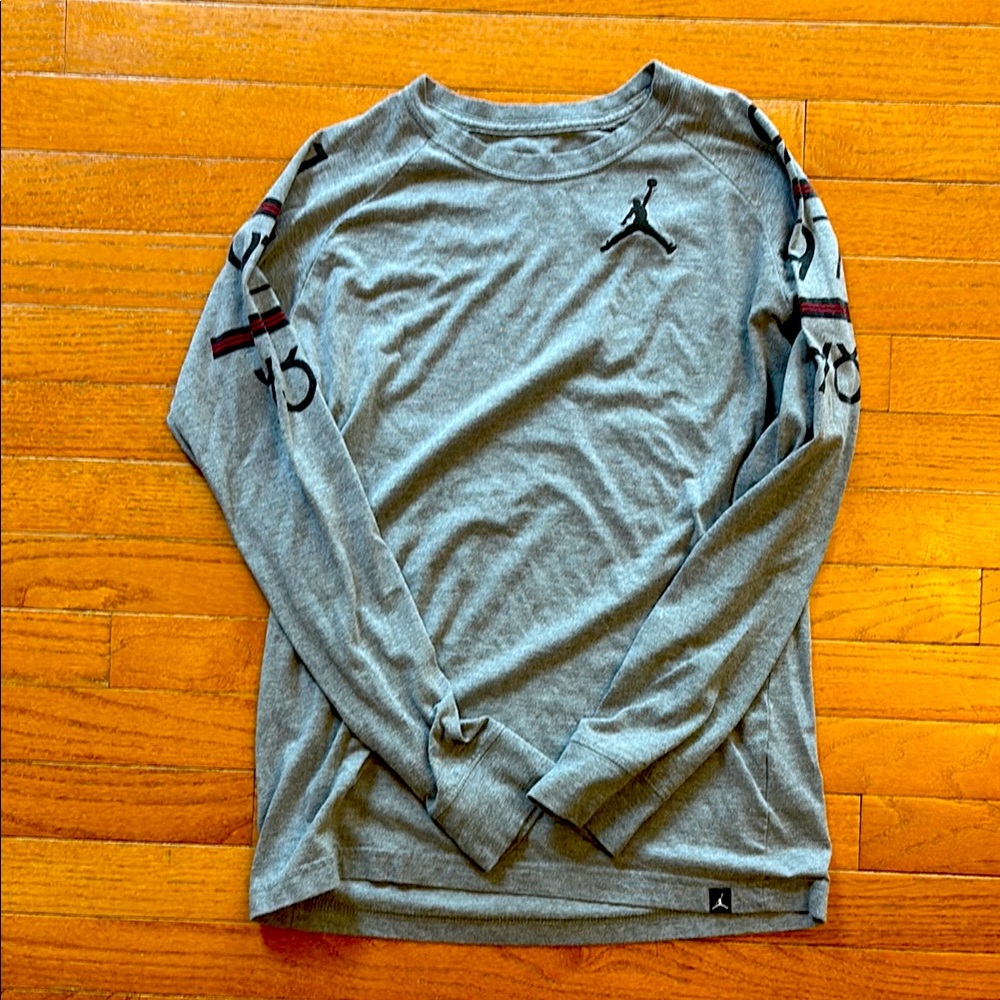 Boys long sleeve Nike Jordan T-shirt. Good condition.